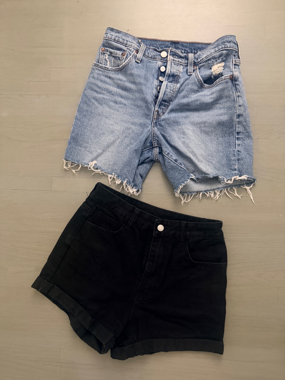 Lot of denim shorts Levi's Baggy Dad and Black High-Rise Denim Shorts size small